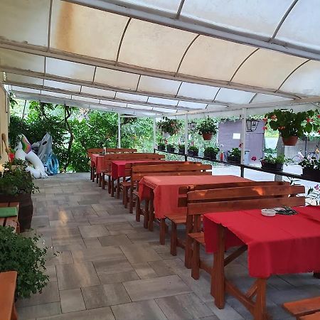 Eldoradó Fogadó és Kemping Vonyarcvashegy Exterior foto