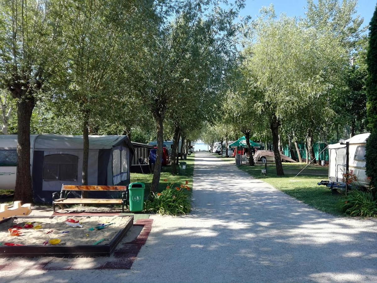 Eldoradó Fogadó és Kemping Vonyarcvashegy Exterior foto