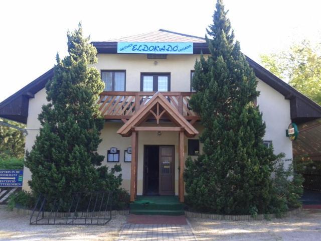 Eldoradó Fogadó és Kemping Vonyarcvashegy Exterior foto